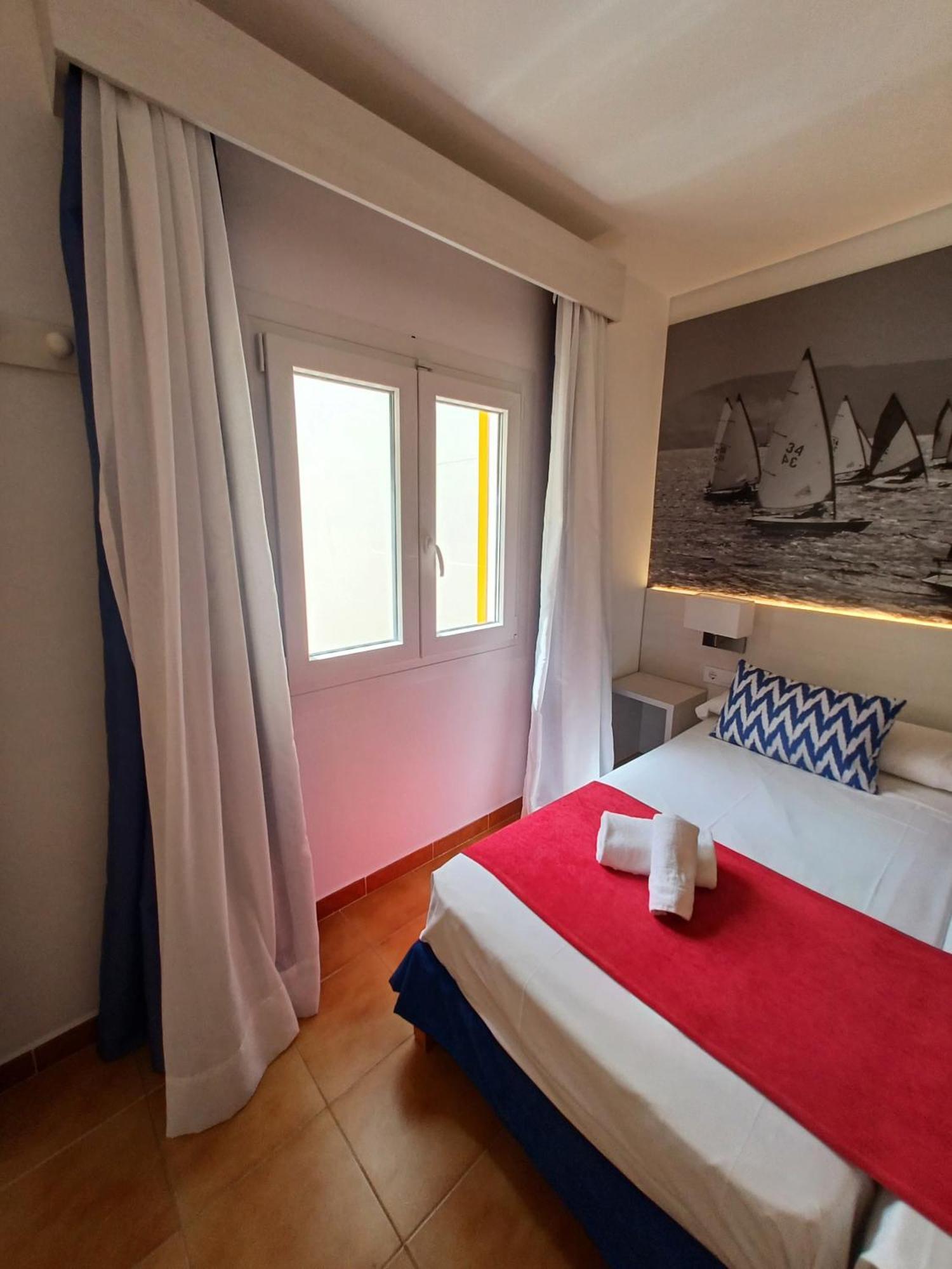 Hostal Cala Ratjada Экстерьер фото