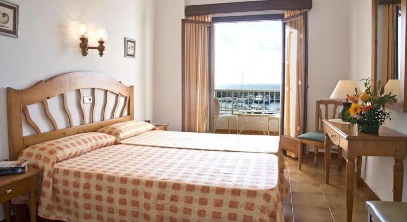 Hostal Cala Ratjada Экстерьер фото